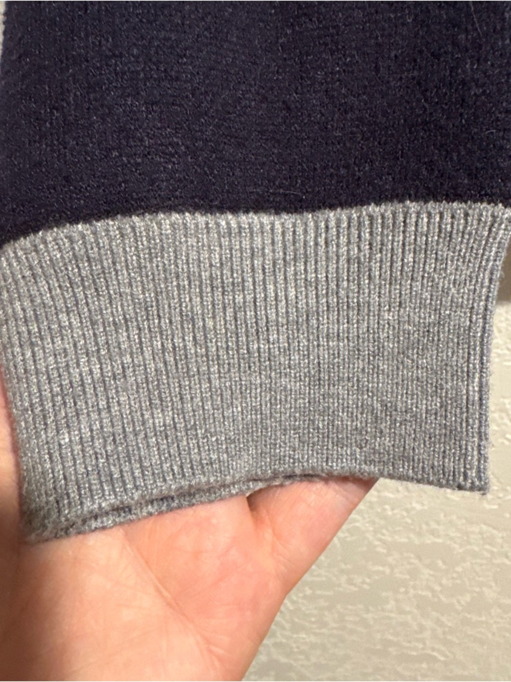 Desigual Gray Crewneck Sweater with Bold Blue Floral Motif - Picture 5 of 9